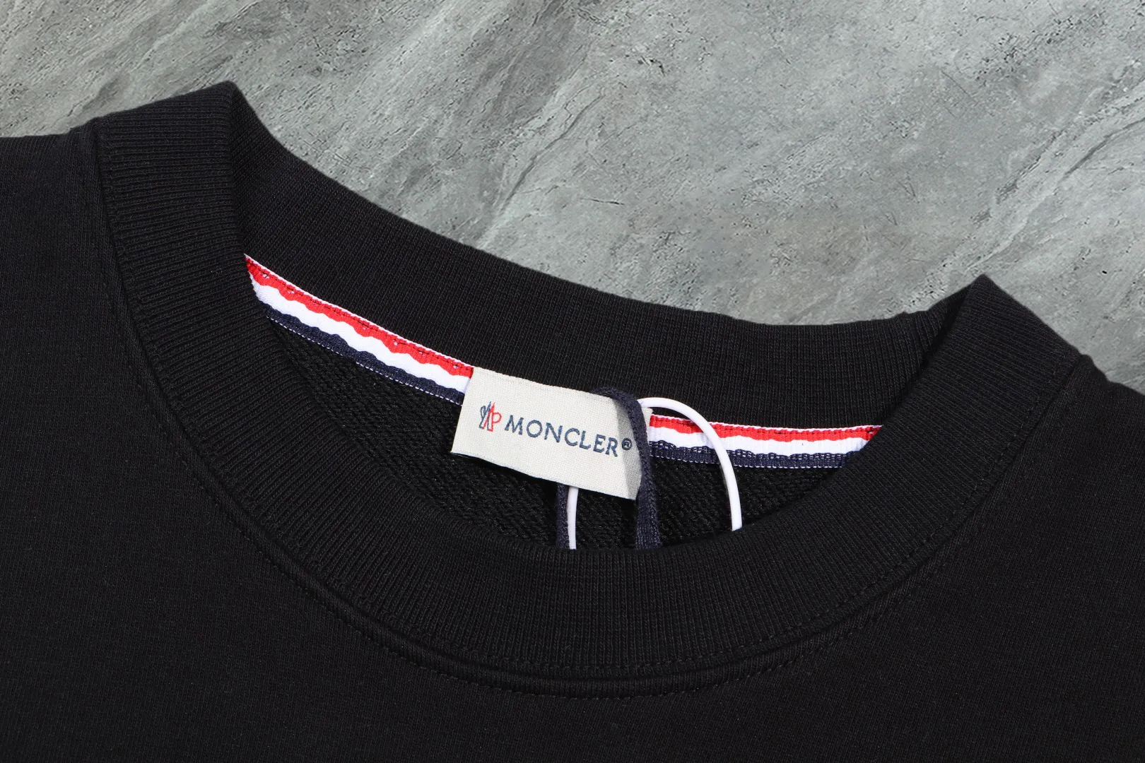 【 In Stock】 〖 𝐌𝐎𝐍𝐂𝐋𝐄𝐑~ 〗 440g ， 😎 ， ， Factory 2025 T ， ， Premium LOGO， Same Style ：Black White Size：S M L XL 2XL